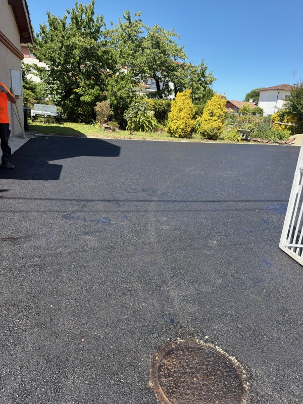 pose enrobé à chaud et goudronner une allée de garage à MONTAUBAN 