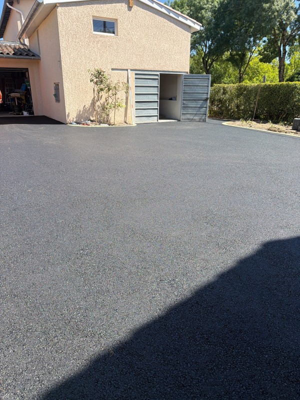 pose enrobé à chaud et goudronner une allée de garage à MONTAUBAN 