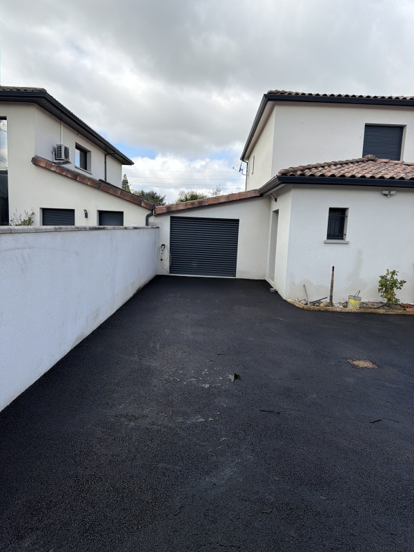 pose enrobé à chaud et goudronner une allée de garage Aucamville 31