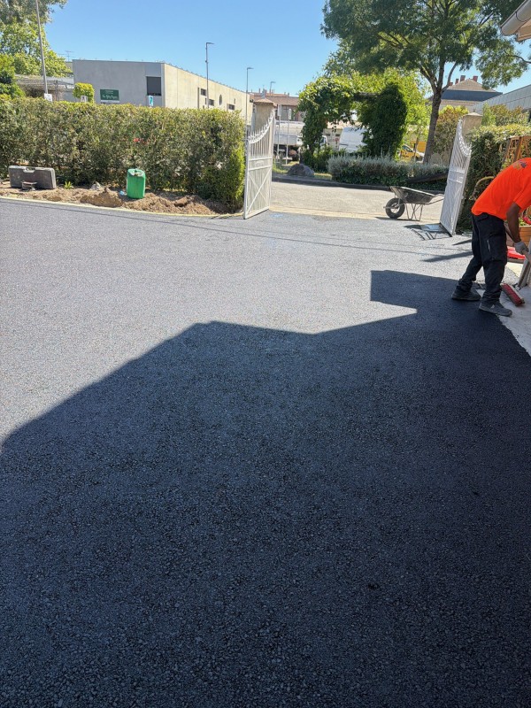 pose enrobé à chaud et goudronner une allée de garage à MONTAUBAN 