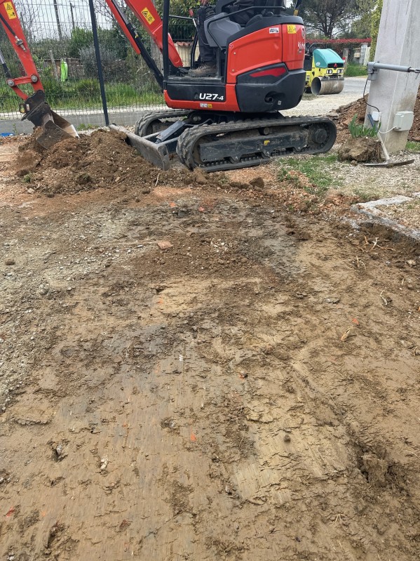 Travaux de terrassement pour créer un parking ou une allée à Toulouse