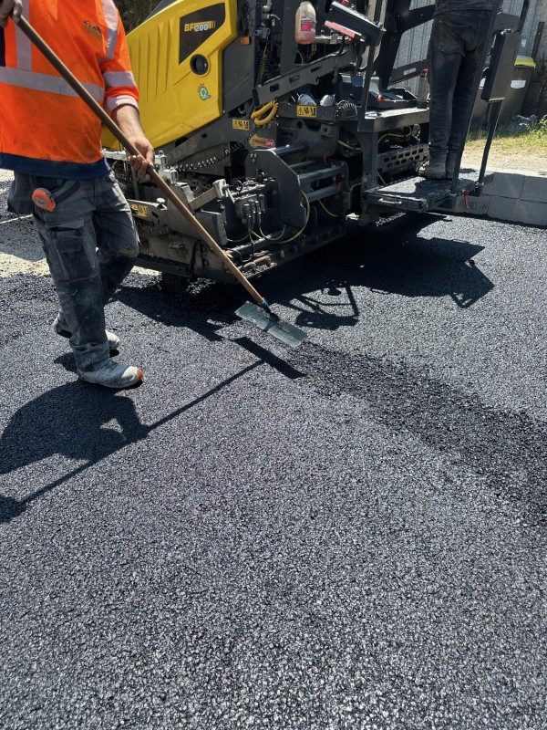 pose enrobé à chaud accès des maisons à Cornebarrieu 31 