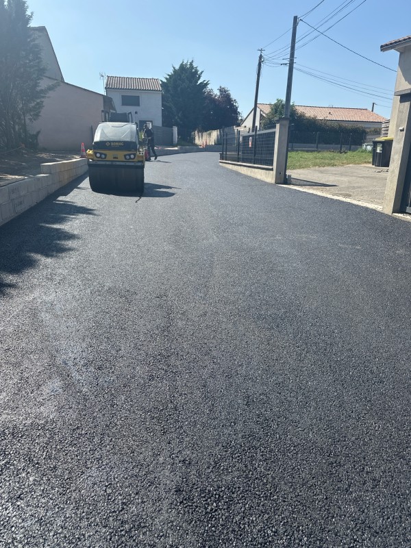 pose enrobé à chaud accès des maisons à Cornebarrieu 31 