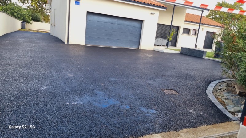 Pose d’enrobé à chaud pour allée de garage et parking privé à  Toulouse