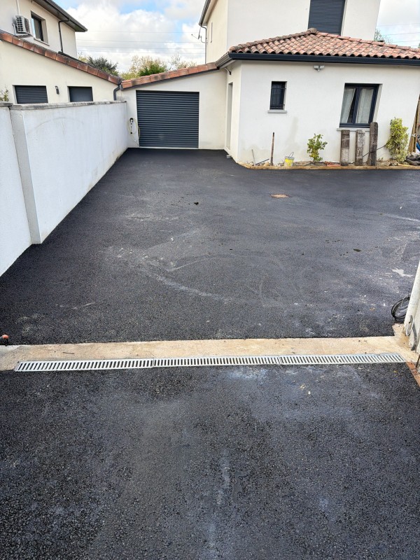 pose enrobé à chaud et goudronner une allée de garage Aucamville 31